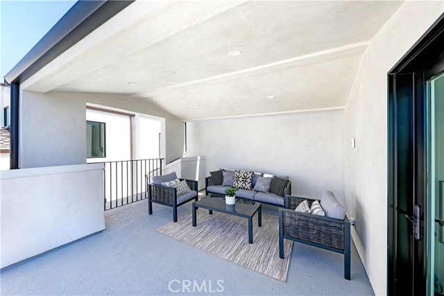 Detail Gallery Image 19 of 24 For 715 Narcissus #2,  Corona Del Mar,  CA 92625 - 2 Beds | 2 Baths