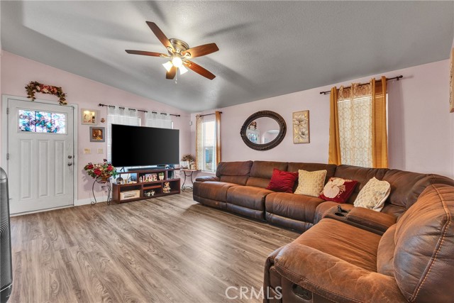 Detail Gallery Image 10 of 41 For 3825 Crestmore Rd #459,  Jurupa Valley,  CA 92509 - 3 Beds | 2 Baths