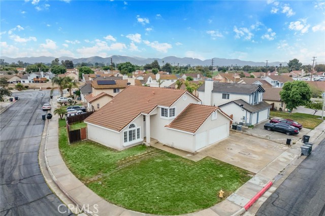 Detail Gallery Image 2 of 40 For 2425 Garland Way, Hemet,  CA 92545 - 4 Beds | 3 Baths