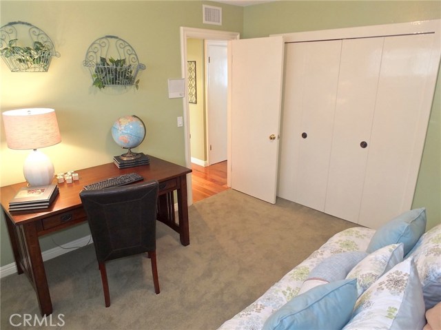 With 2 bedrooms downstairs and 2 upstairs this home allows amble space for all members of a family With 2 bedrooms downstairs and 2 upstairs this home allows amble space for all members of a family