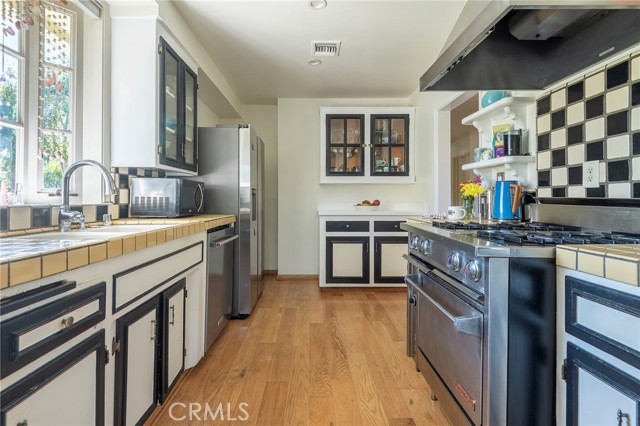 5223 Alhama Drive, Woodland Hills CA: https://media.crmls.org/medias/781c85ab-b10b-41cf-903a-57c5051f8f0c.jpg