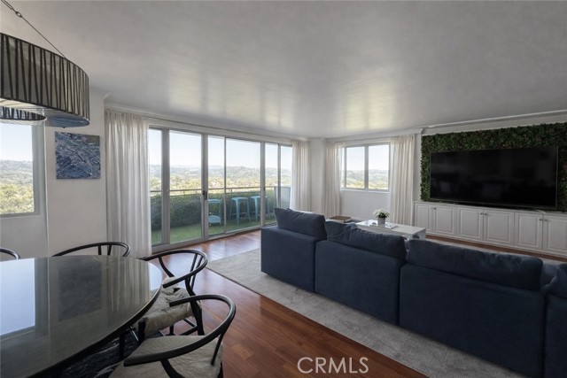 Detail Gallery Image 5 of 11 For 865 Comstock 16a,  Los Angeles,  CA 90024 - 2 Beds | 2 Baths