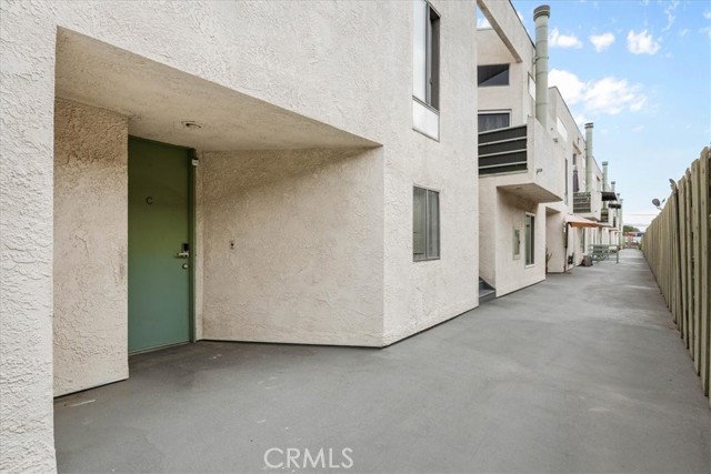 Detail Gallery Image 6 of 33 For 6036 Hazelhurst #C,  North Hollywood,  CA 91606 - 1 Beds | 2 Baths
