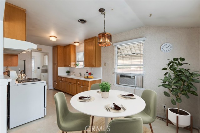 Detail Gallery Image 10 of 34 For 8120 E Woodson Street, Long Beach,  CA 90808 - 3 Beds | 1/1 Baths
