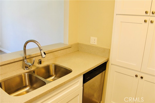 Detail Gallery Image 3 of 13 For 832 Coriander Dr #B,  Torrance,  CA 90502 - 1 Beds | 1 Baths