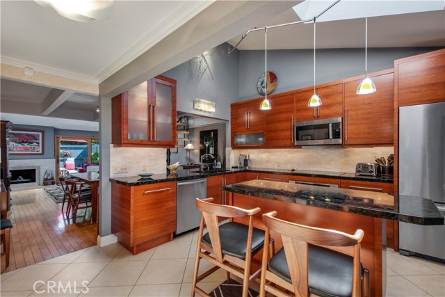 Detail Gallery Image 2 of 46 For 19652 Stern Ln, Huntington Beach,  CA 92648 - 2 Beds | 2 Baths
