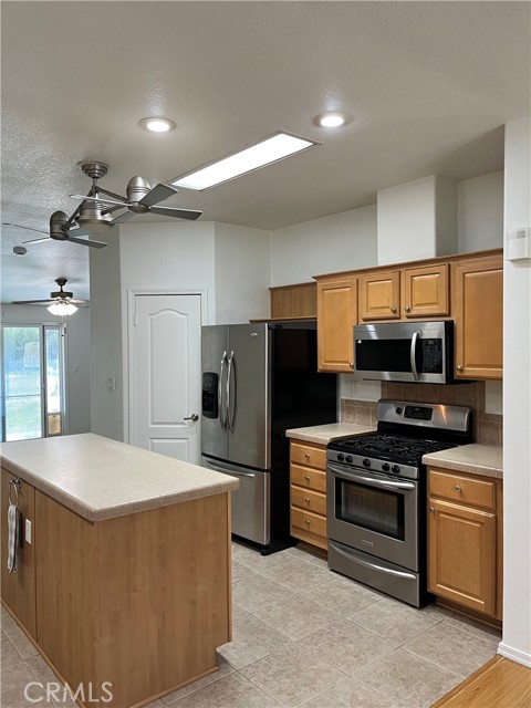 Detail Gallery Image 11 of 33 For 19120 Elena Dr, Lake Elsinore,  CA 92530 - 4 Beds | 3 Baths