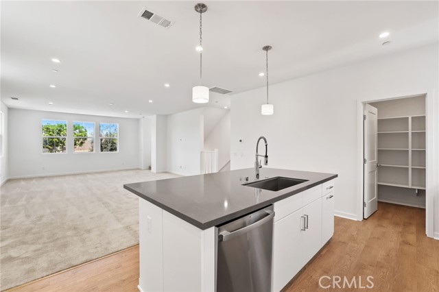 139 Jessup Way, Tustin CA: https://media.crmls.org/medias/781fd5c2-75c9-4274-b56d-5b70b869466f.jpg