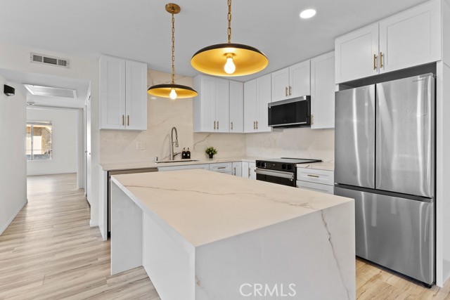 Detail Gallery Image 4 of 28 For 21921 Rimhurst Dr. #128-F,  Lake Forest,  CA 92630 - 2 Beds | 1 Baths