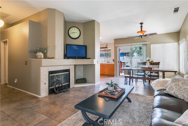 Detail Gallery Image 5 of 23 For 3315 Kentucky Ln, Corona,  CA 92882 - 3 Beds | 2 Baths