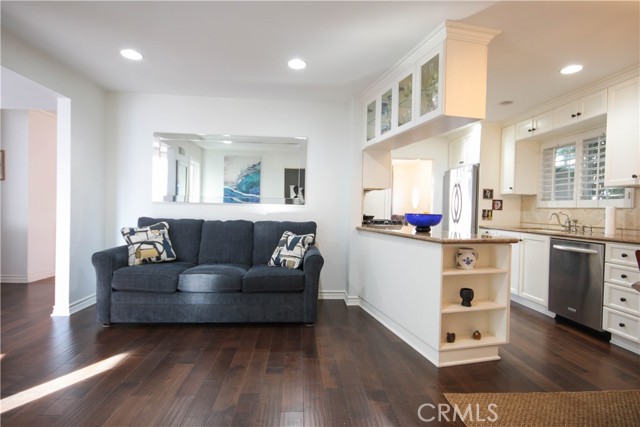 Detail Gallery Image 15 of 57 For 10211 Cliff Dr, Huntington Beach,  CA 92646 - 4 Beds | 3 Baths