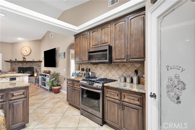 Detail Gallery Image 14 of 48 For 14927 Tournament Dr, Helendale,  CA 92342 - 3 Beds | 2 Baths