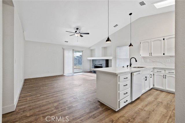1967 N Ventura Avenue, Farmersville CA: https://media.crmls.org/medias/78223e0c-0e88-40a2-9b52-5e4dd60b824c.jpg