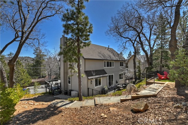 Detail Gallery Image 2 of 48 For 942 Lucerne, Lake Arrowhead,  CA 92352 - 4 Beds | 3/1 Baths