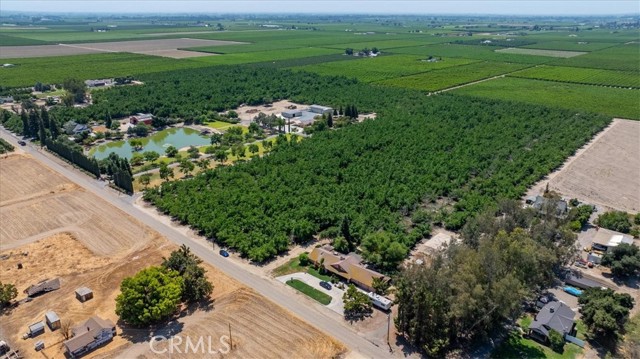 13715 E Nebraska Avenue, Kingsburg CA: https://media.crmls.org/medias/7823f379-86a9-4b78-80b1-f1f6cf92f283.jpg