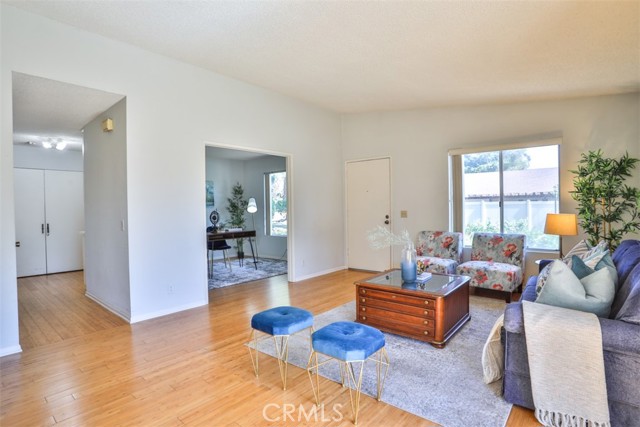 Detail Gallery Image 7 of 51 For 820 E Silver Maple, Azusa,  CA 91702 - 3 Beds | 2 Baths