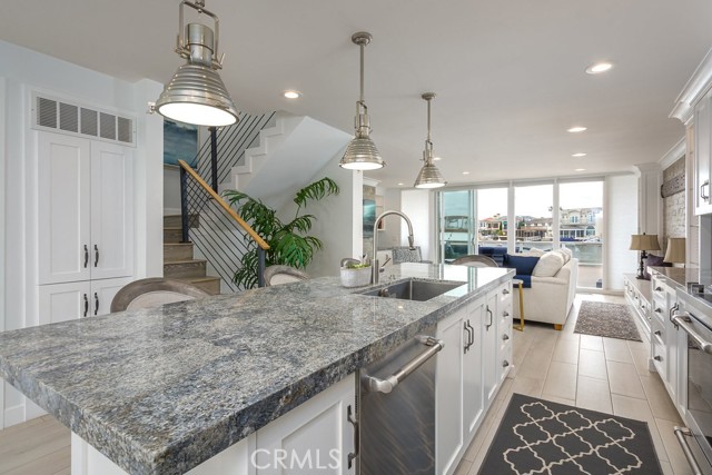 4073 Aladdin Drive, Huntington Beach CA: https://media.crmls.org/medias/7825735d-71b2-45b0-a27f-2c99a5752bb1.jpg
