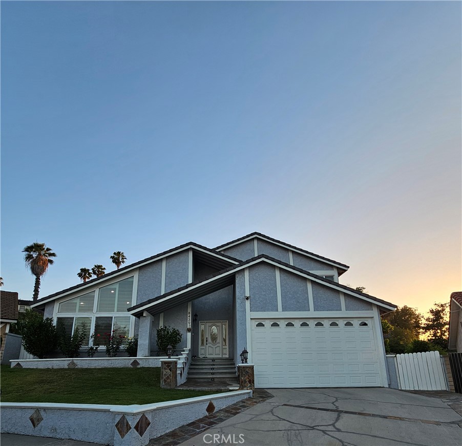 8439 Knollwood Court