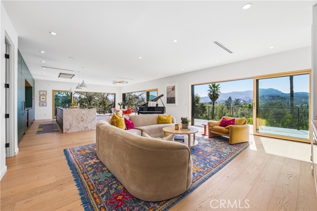 976 Ranch House, Westlake Village CA: https://media.crmls.org/medias/7825f3ad-9141-46c4-865e-860a77ad19c3.jpg