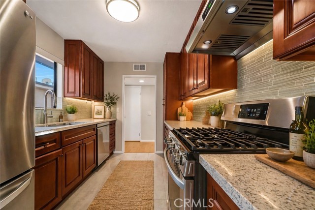 Detail Gallery Image 2 of 18 For 1304 Stanley #10,  Glendale,  CA 91206 - 3 Beds | 2 Baths