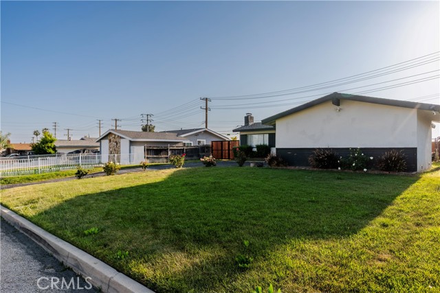 Detail Gallery Image 3 of 34 For 5670 Dogwood St, San Bernardino,  CA 92404 - 3 Beds | 2 Baths