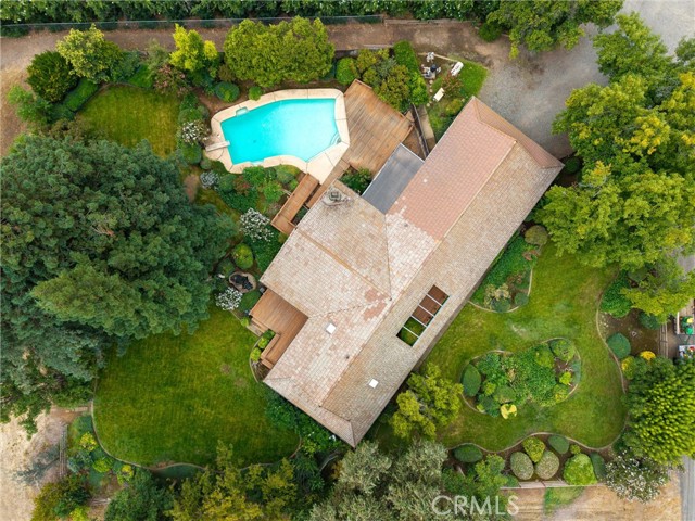 55 Roseanna Court, Chico CA: https://media.crmls.org/medias/782941d5-a73f-4a60-88ca-d58d7211c1c7.jpg