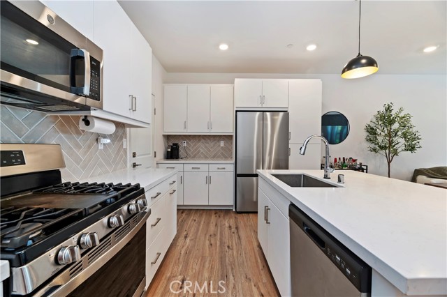 5680 Kate Way, Fontana CA: https://media.crmls.org/medias/7829bf32-72aa-4ee6-9bc7-354a92f7f85c.jpg