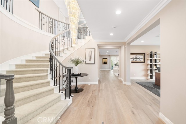 Detail Gallery Image 3 of 75 For 27 Gillman St, Irvine,  CA 92612 - 6 Beds | 6/1 Baths