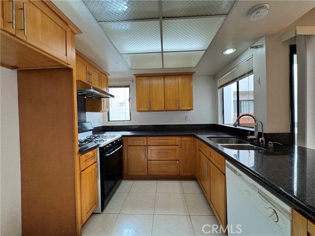 Detail Gallery Image 6 of 22 For 402 S Garfield Ave #15,  Alhambra,  CA 91801 - 3 Beds | 3 Baths