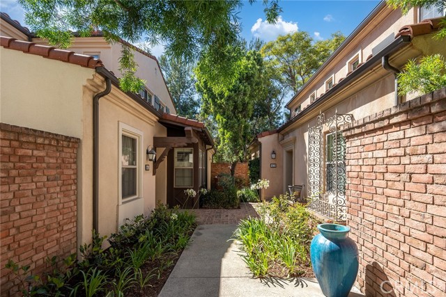 63 Splendor, Irvine CA: https://media.crmls.org/medias/782b267b-c9b1-4005-8c15-299cda90c6b4.jpg