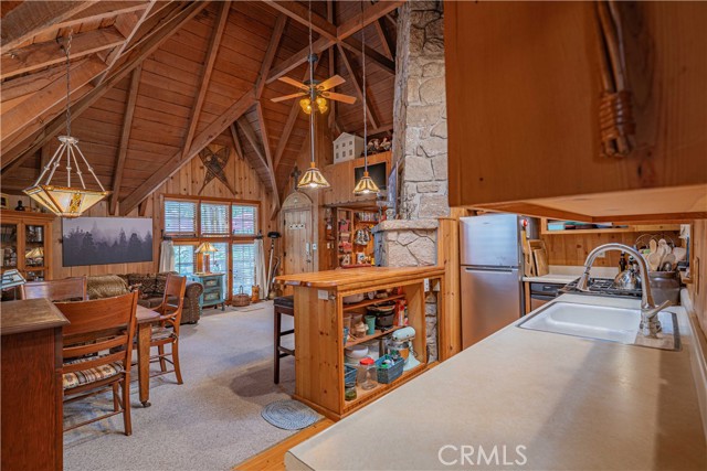 Detail Gallery Image 10 of 25 For 295 Sunset Dr, Lake Arrowhead,  CA 92352 - 3 Beds | 2 Baths