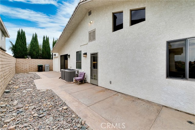 17849 Pebble Beach Drive, Victorville CA: https://media.crmls.org/medias/782dd5bd-ae46-4750-887f-e2475beb252c.jpg