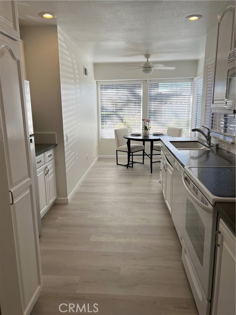 16150 Village 16 photo 5