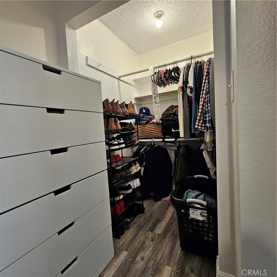 https://media.crmls.org/medias/782eaa0e-21c5-47dc-95f6-9e43cf30fb51.jpg?preset=X-Large