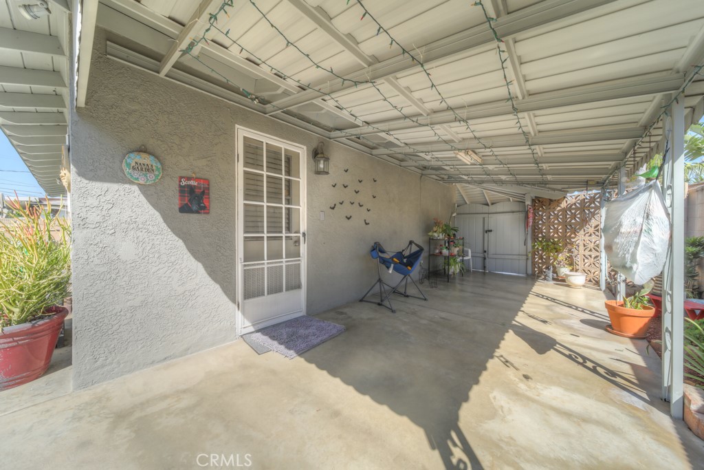 https://media.crmls.org/medias/782f746a-38f0-4e1c-bf9c-486a9e21b800.jpg?preset=X-Large