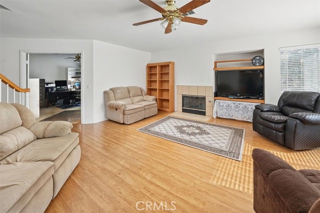 Detail Gallery Image 6 of 33 For 28652 Deer Springs Dr, Saugus,  CA 91390 - 5 Beds | 2/1 Baths