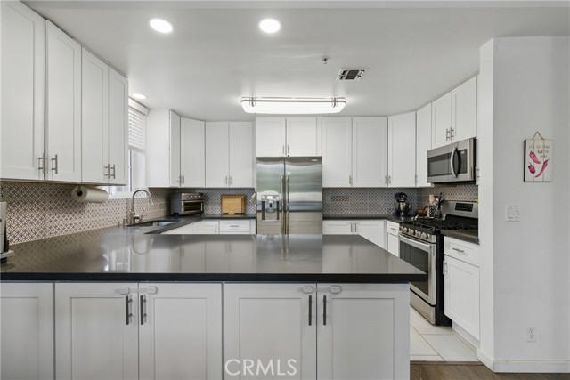 11445 Moorpark Street, Studio City CA: https://media.crmls.org/medias/78316ca1-a787-4a08-9492-64984ebc02ab.jpg