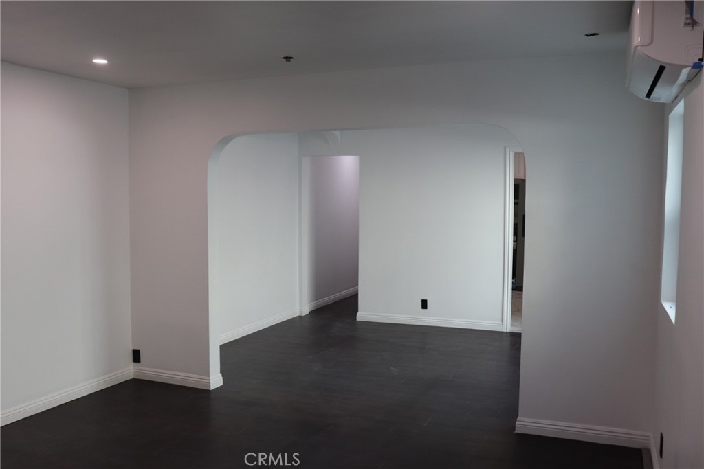 https://media.crmls.org/medias/7832238a-7ddc-4792-ac27-8b6afbb30fe5.jpg?preset=X-Large