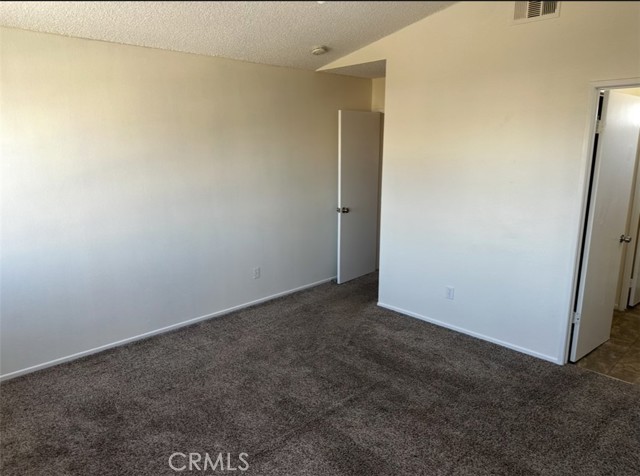 13675 Riverstone Drive, Victorville CA: https://media.crmls.org/medias/783276bb-ab4c-470c-89df-4be26e8af1c6.jpg