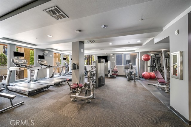 21301 Erwin Street, Woodland Hills CA: https://media.crmls.org/medias/7834081c-bcf5-42ab-aac8-8fcba55458e6.jpg