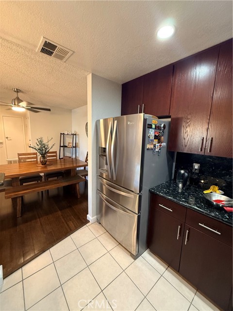 Detail Gallery Image 14 of 41 For 14630 Dickens St #307,  Sherman Oaks,  CA 91403 - 2 Beds | 2 Baths