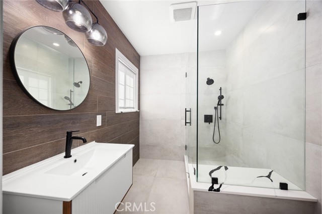 Image 24 of 70 For 6117 Loma Avenue