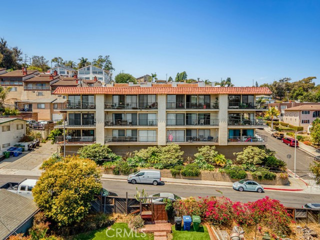 711 W 33rd Street, San Pedro CA: https://media.crmls.org/medias/78361337-6ba2-43a8-8801-038a7320bec4.jpg
