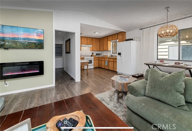 Detail Gallery Image 5 of 11 For 526 W Rainbow Bld, Big Bear City,  CA 92314 - 2 Beds | 1 Baths