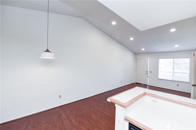 116 Costero Aisle, Irvine CA: https://media.crmls.org/medias/78367258-f41a-4b4d-b599-52af67956649.jpg