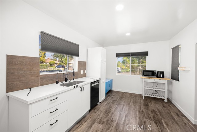 Image 22 of 70 For 6117 Loma Avenue