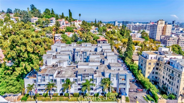 Detail Gallery Image 2 of 51 For 1940 N Highland Ave #66,  Los Angeles,  CA 90068 - 2 Beds | 2 Baths