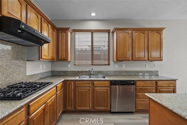 Detail Gallery Image 17 of 41 For 2455 Delicious Ln, Palmdale,  CA 93551 - 4 Beds | 3 Baths