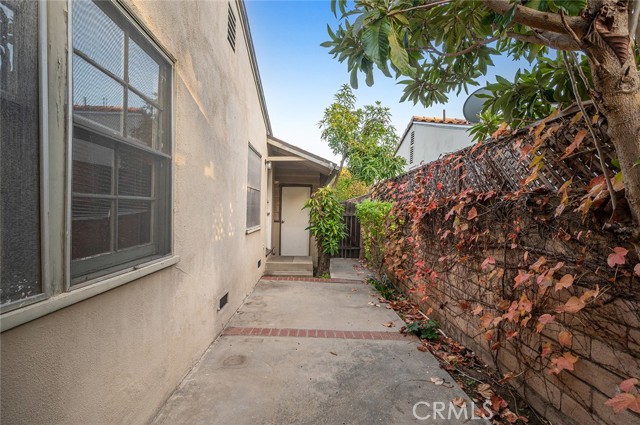 5715 Norwich, Van Nuys CA: https://media.crmls.org/medias/783889f6-be71-49e5-9a2f-9ff6ab8ea382.jpg