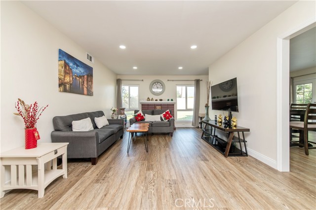 Detail Gallery Image 5 of 30 For 649 Heather, Placentia,  CA 92870 - 4 Beds | 3 Baths